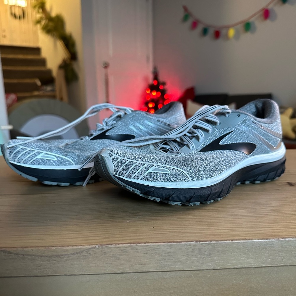 Brooks Tennis Shoe